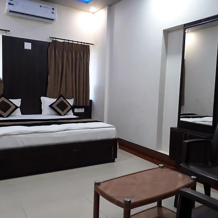 Hotel Nilay Dwarka  Ngoại thất bức ảnh