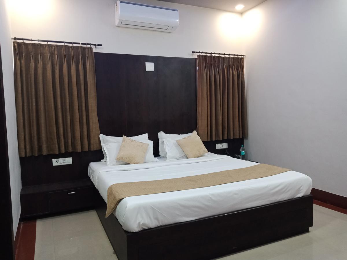 Hotel Nilay Dwarka  Ngoại thất bức ảnh