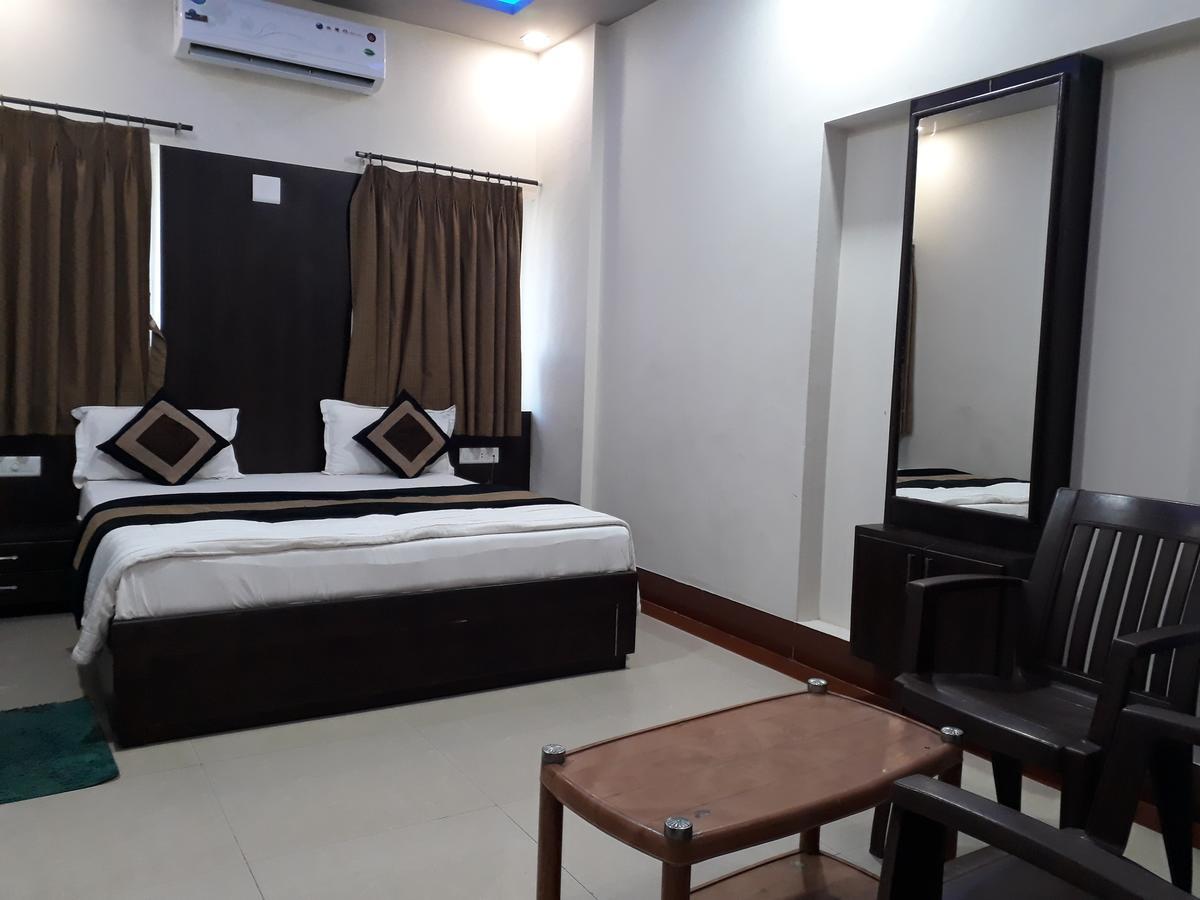 Hotel Nilay Dwarka  Ngoại thất bức ảnh