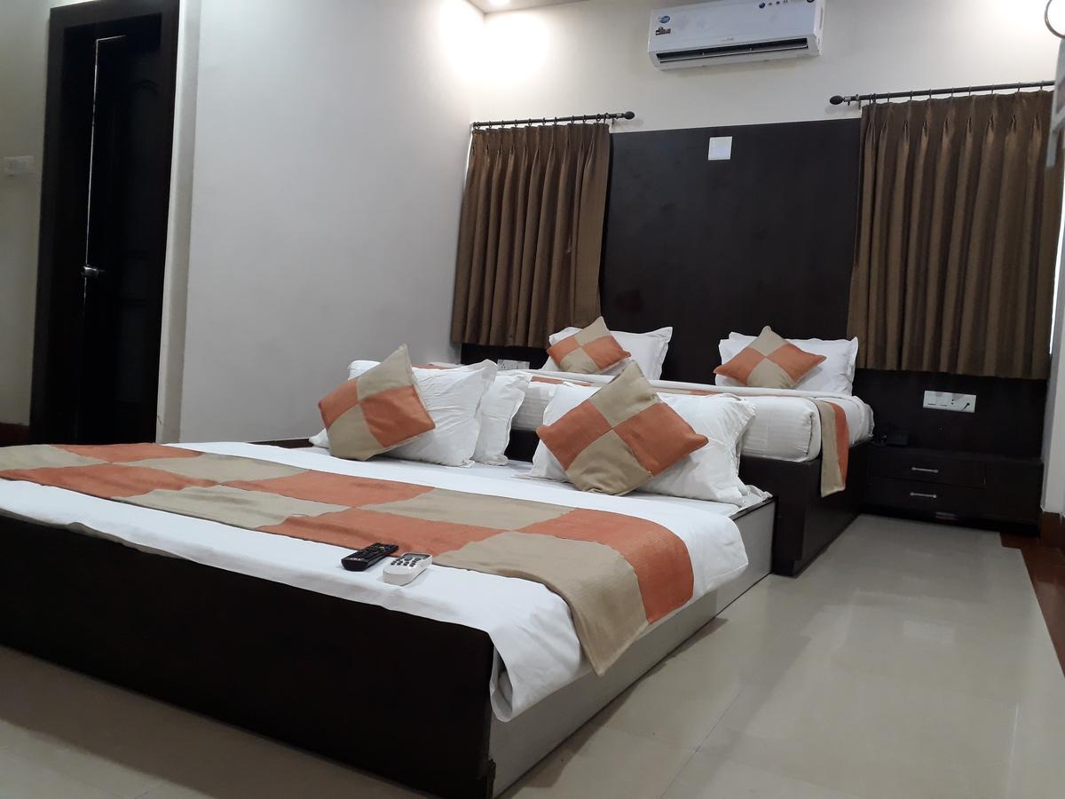 Hotel Nilay Dwarka  Ngoại thất bức ảnh