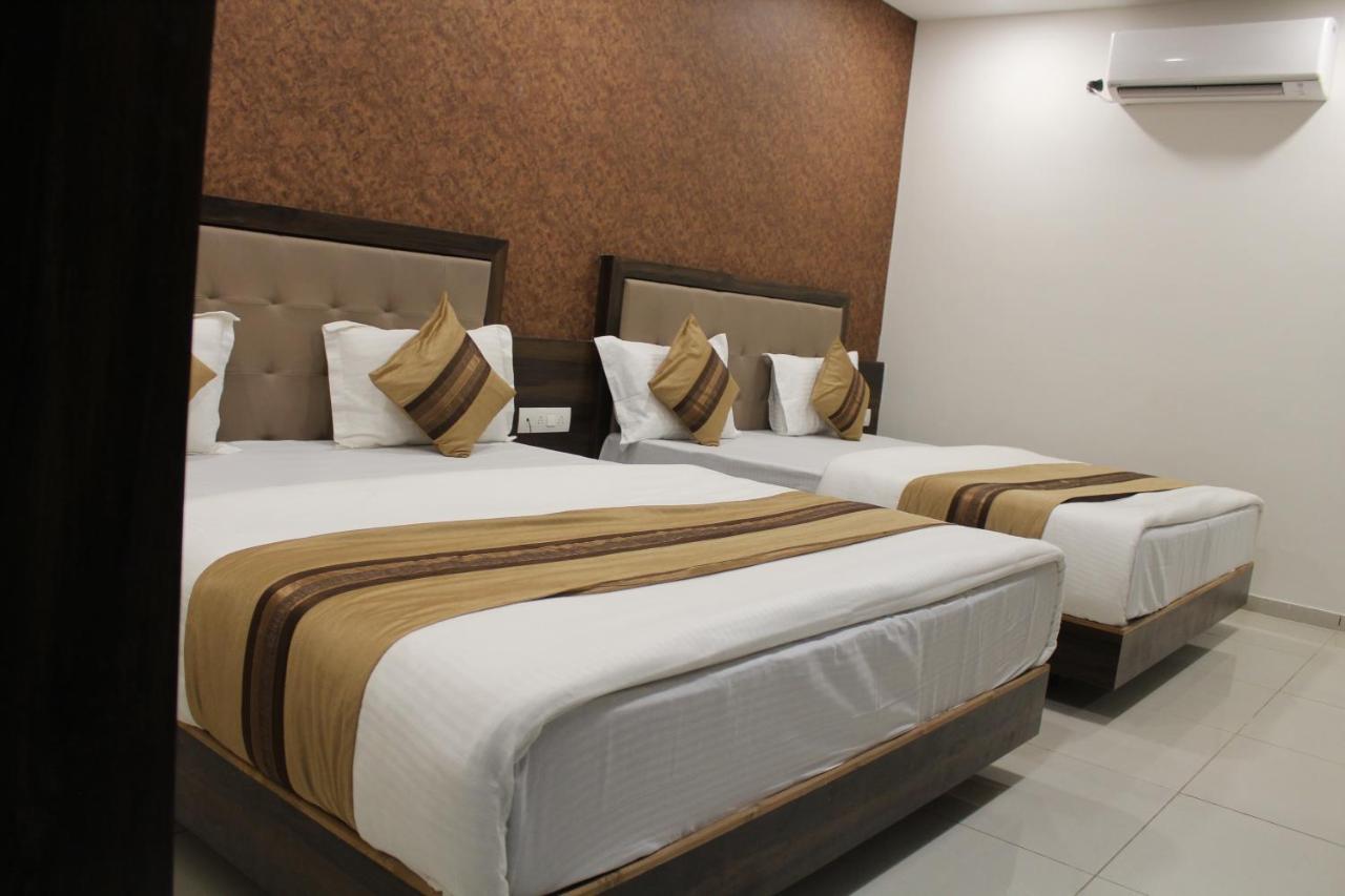 Hotel Nilay Dwarka  Ngoại thất bức ảnh